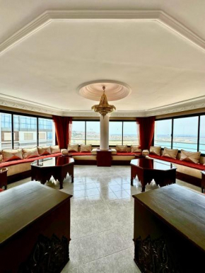 Le Traditionnel - 3BR Panoramic SeaView Retreat on the Corniche